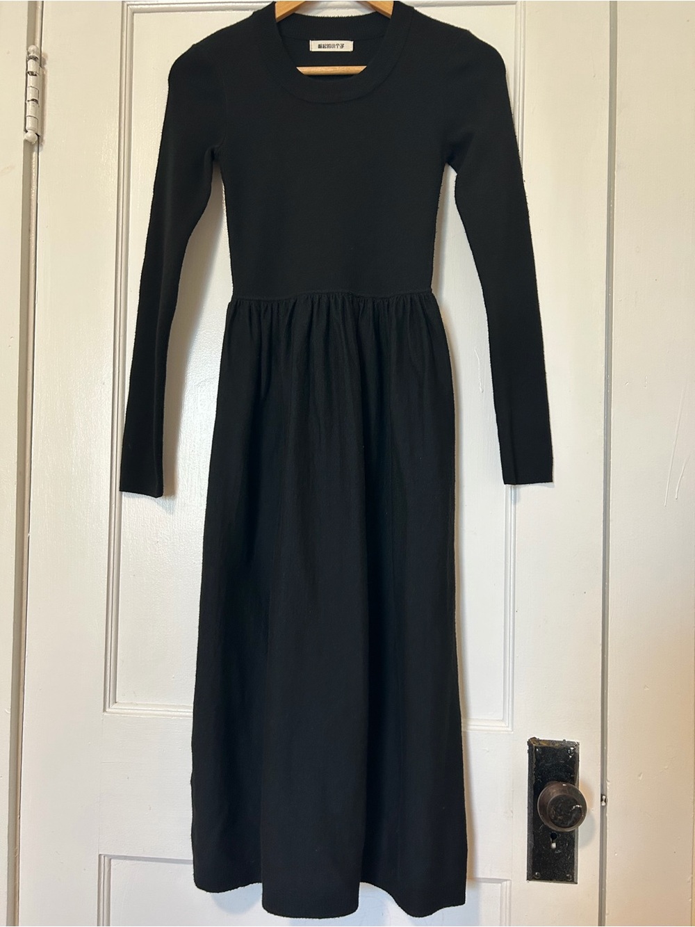 Source Unknown Black Long-Sleeve Midi Dress